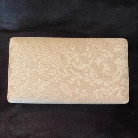 Vintage 1970 Rare Mele White Lacey Floral Hard Cover Travel Jewelry/Cufflink Box - Picture 2 of 6